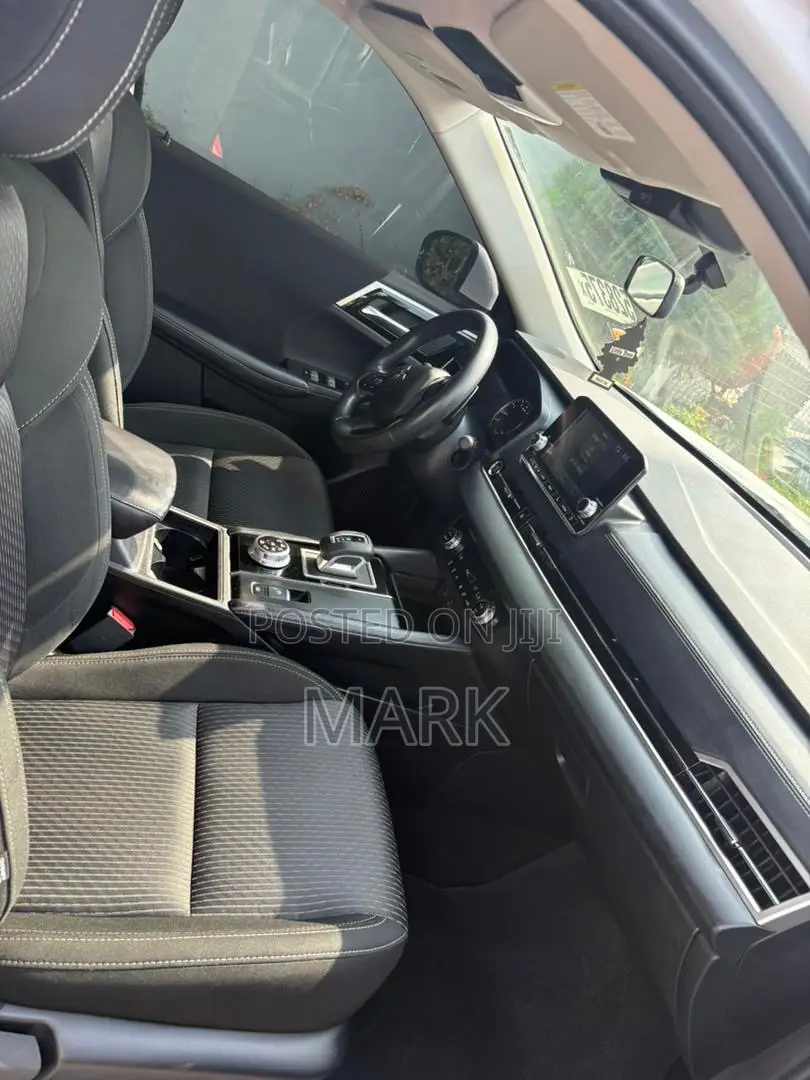 Mitsubishi Outlander 2023 White