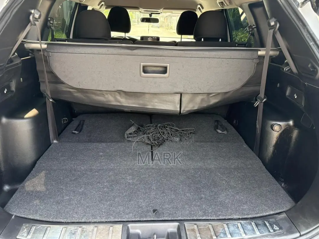 Mitsubishi Outlander 2023 White