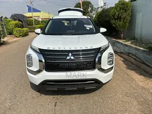 Mitsubishi Outlander 2023 White