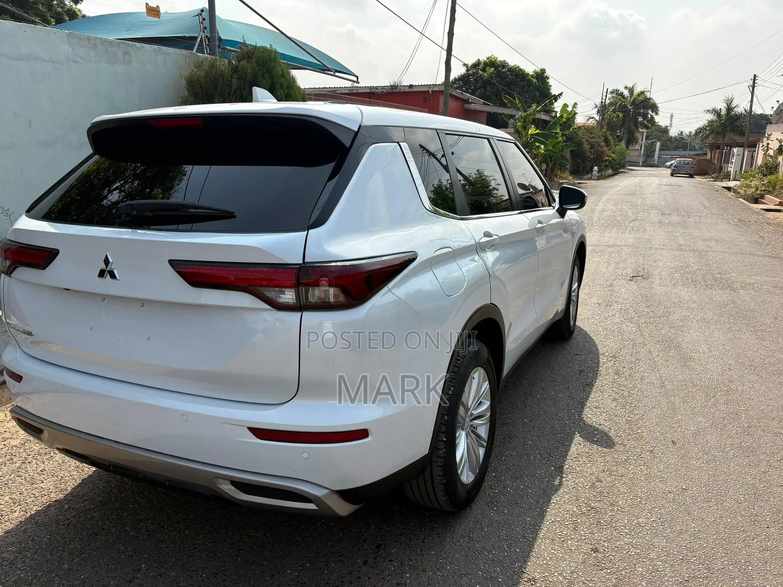 Mitsubishi Outlander 2023 White