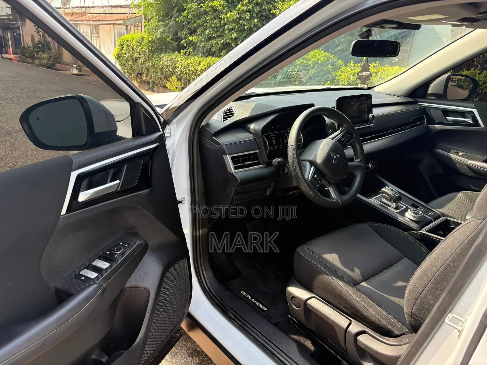 Mitsubishi Outlander 2023 White