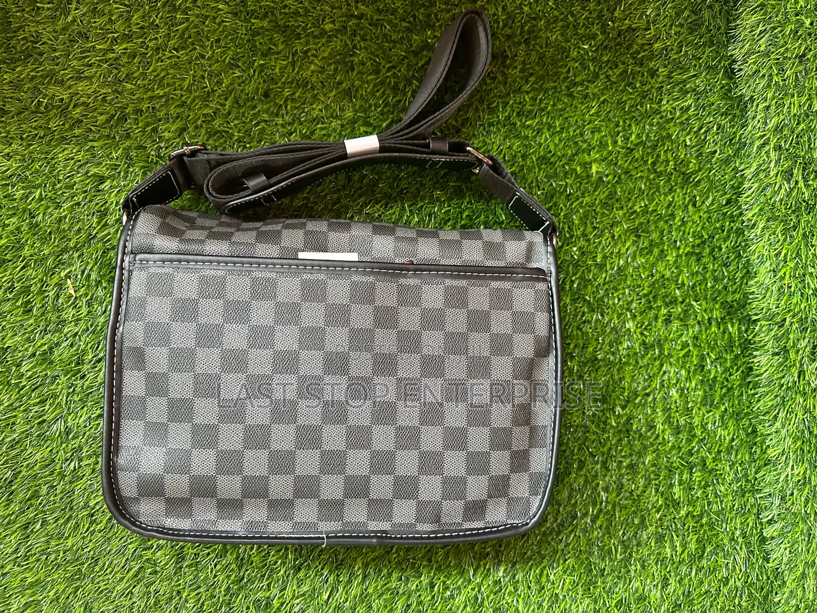 Quality and Classic Cross Body Bag