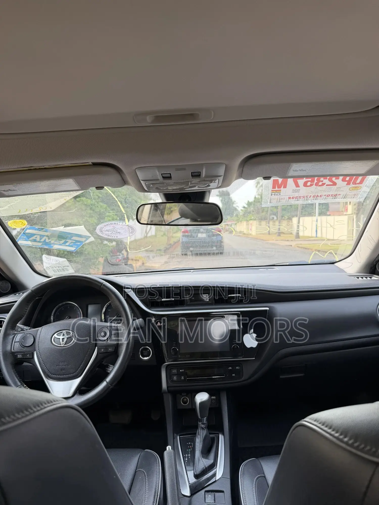 Toyota Corolla XLE (1.8L 4cyl 2A) 2018 Burgundy