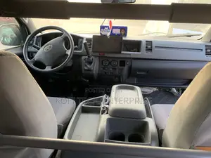 Toyota HiAce 2013 Black