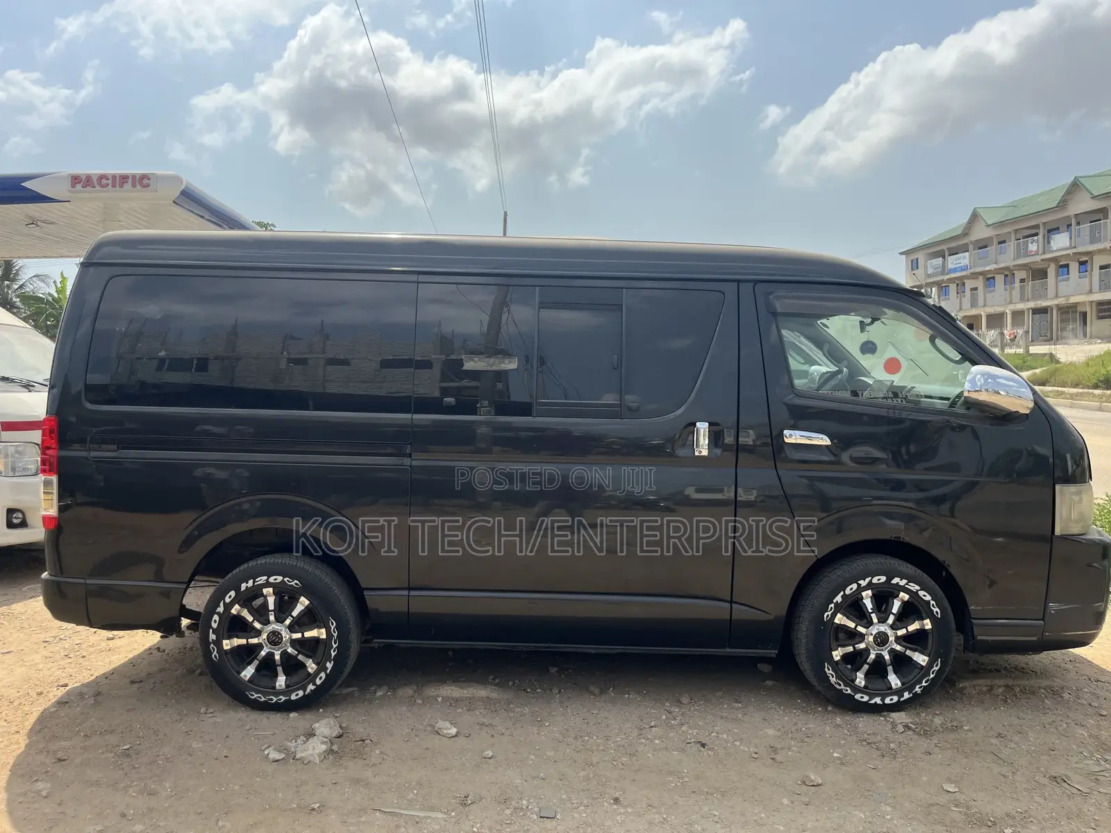 Toyota HiAce 2013 Black