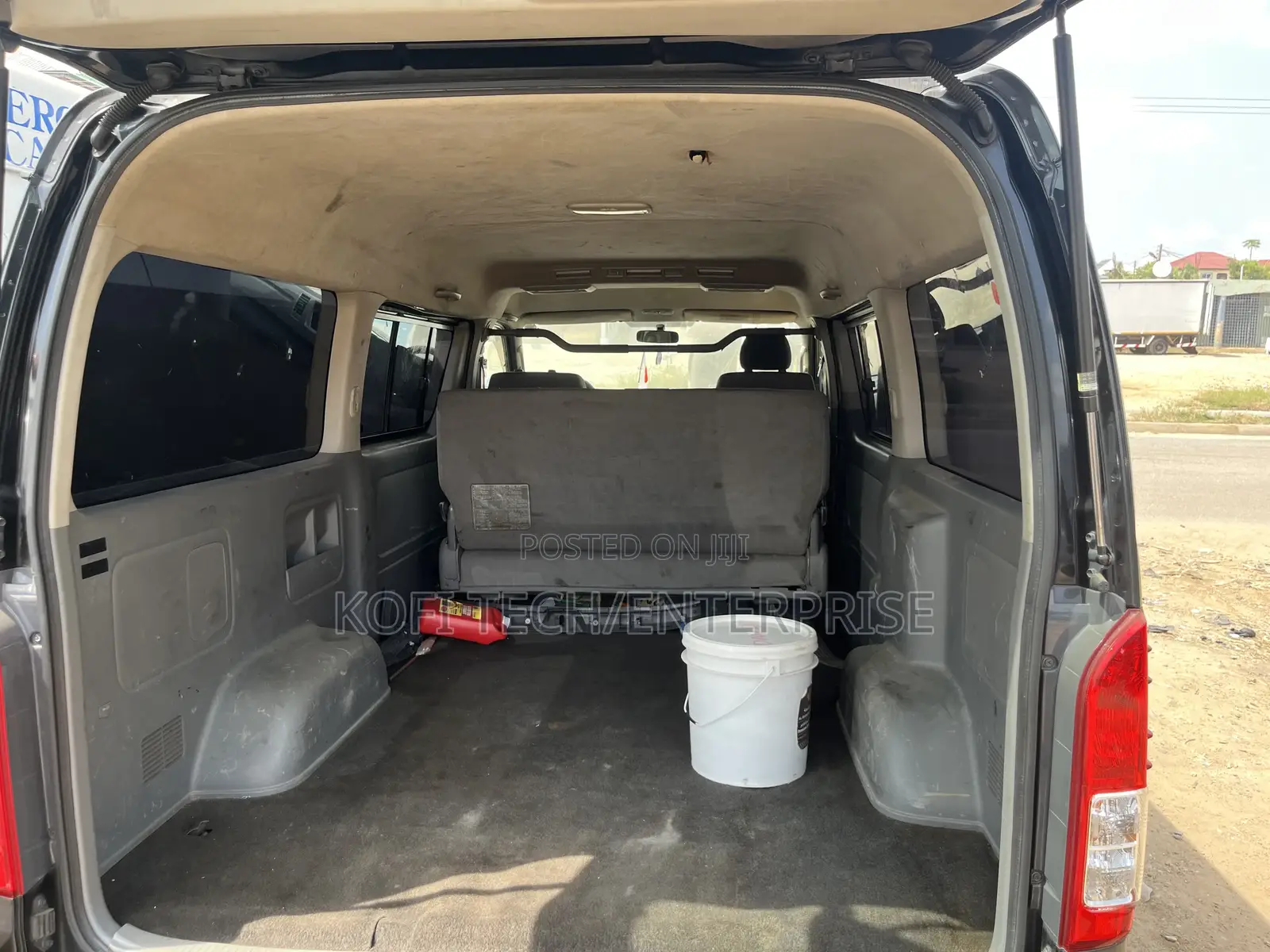 Toyota HiAce 2013 Black