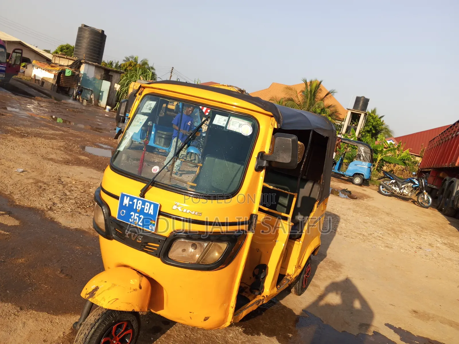 TVS Apache 160 4V 2018 Yellow