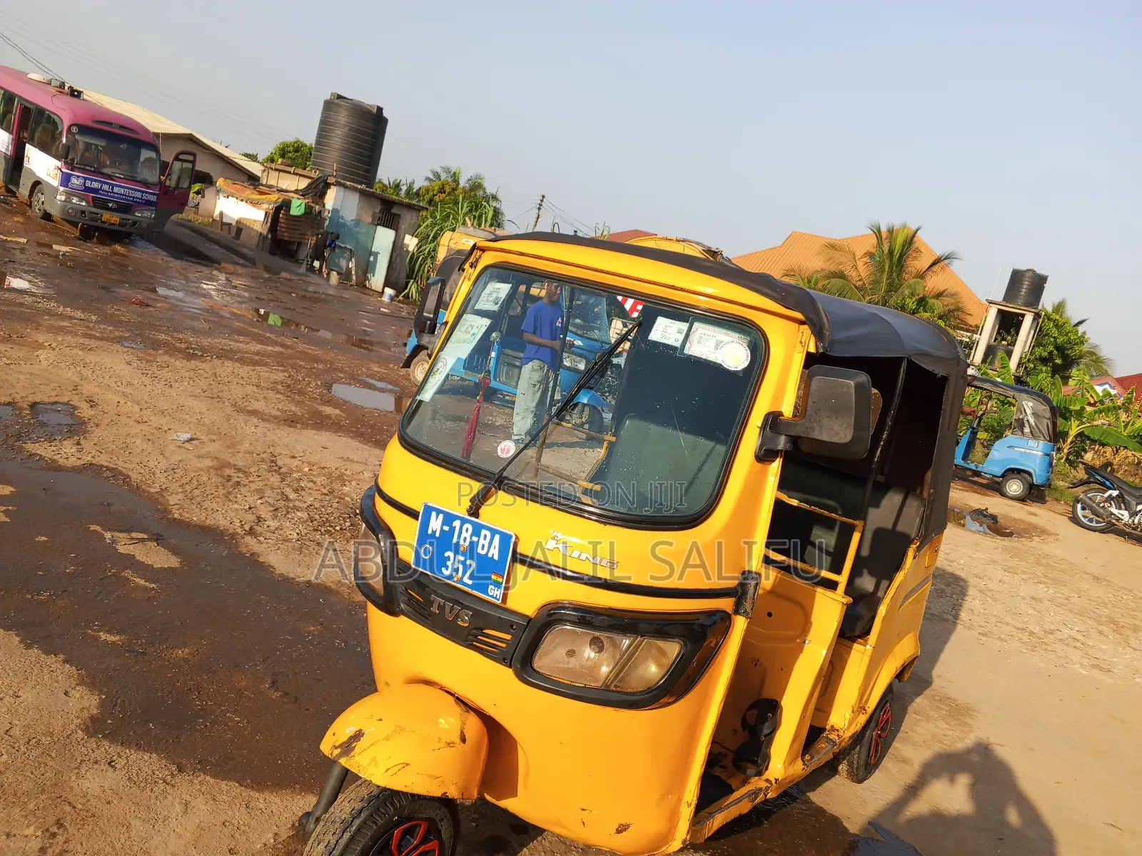TVS Apache 160 4V 2018 Yellow