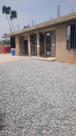 4bdrm House in Pokuase for sale