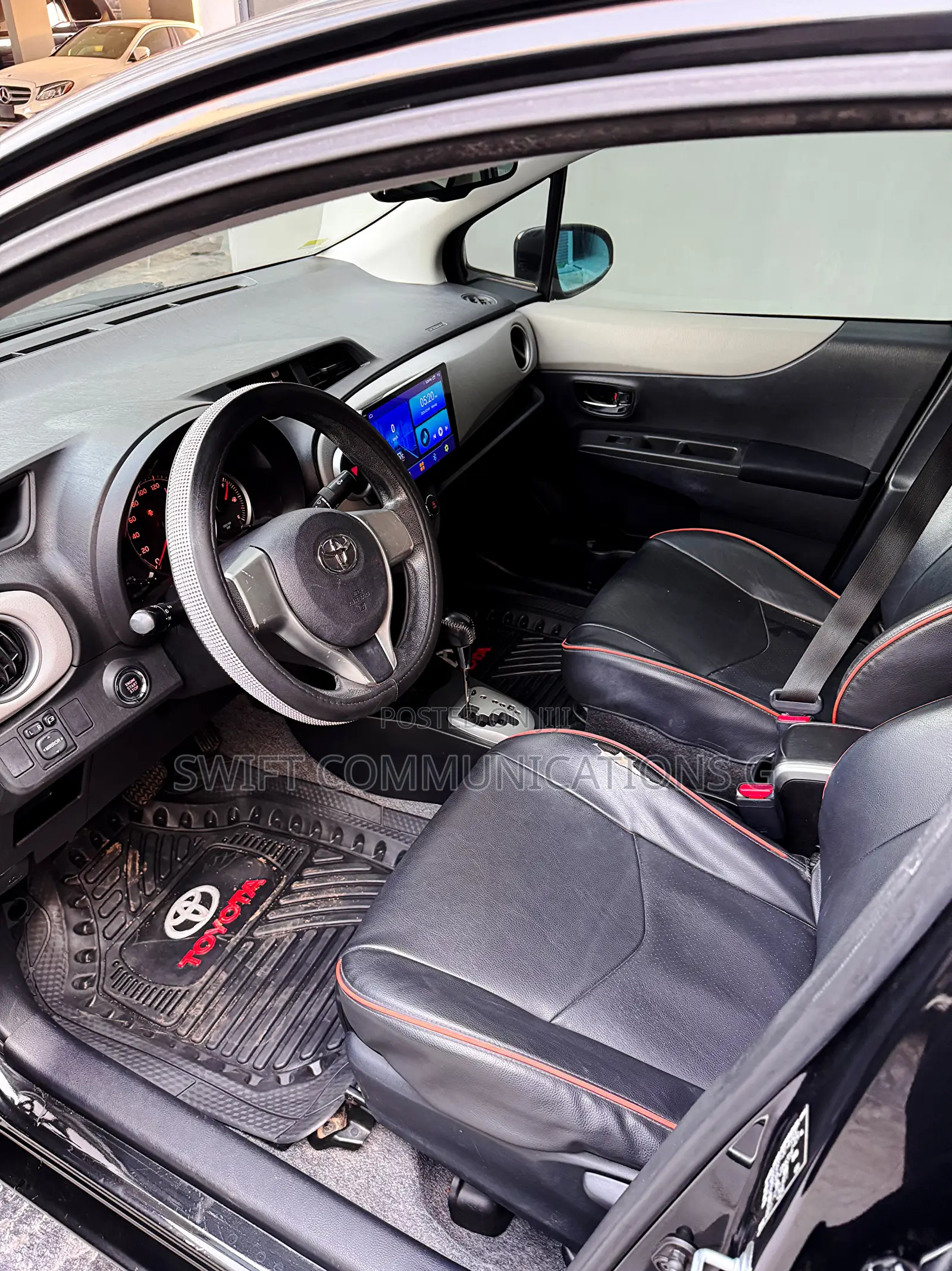 Toyota Vitz 1.3 FWD 5dr 2013 Black
