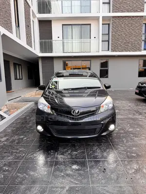Toyota Vitz 1.3 FWD 5dr 2013 Black