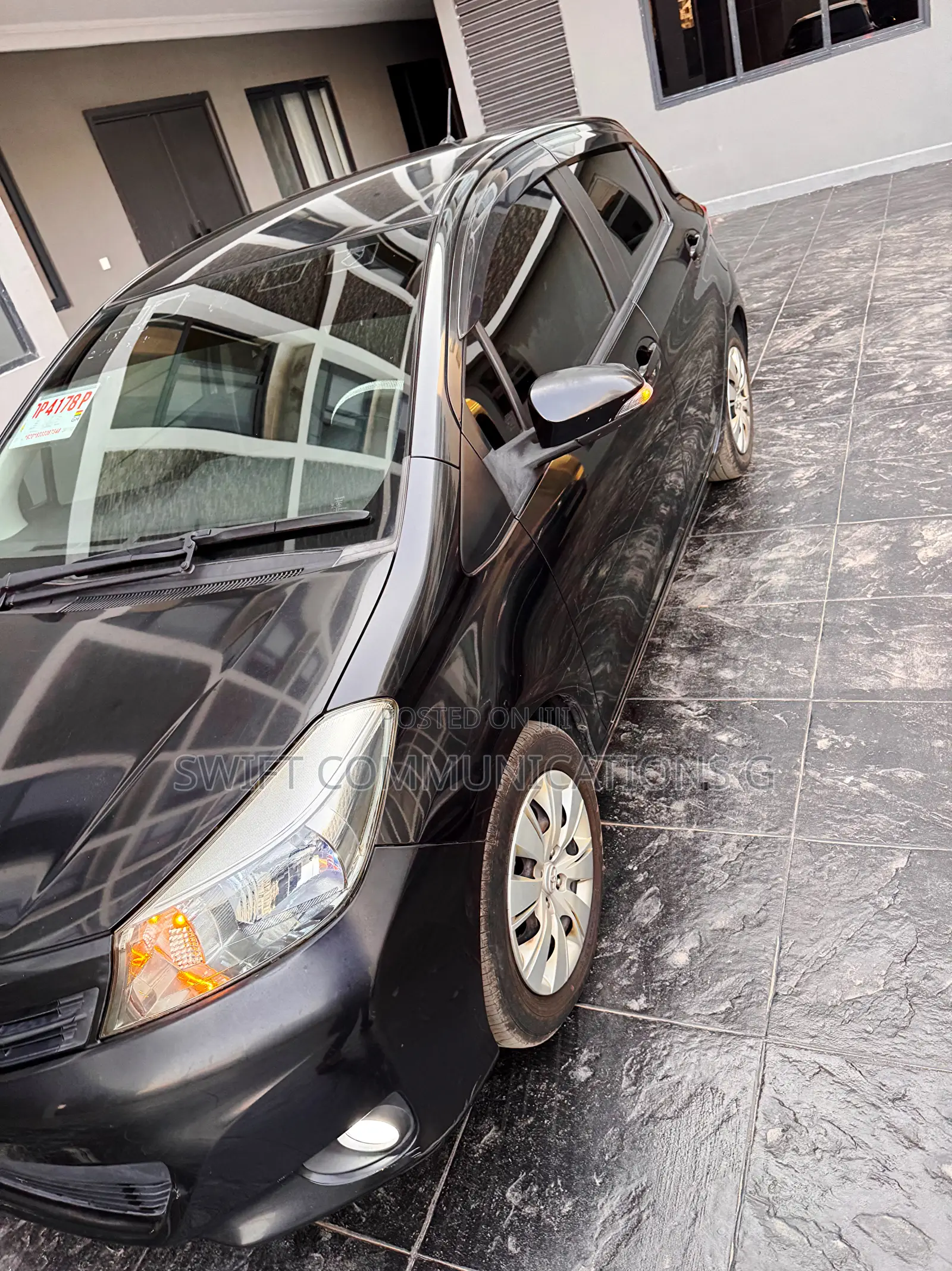 Toyota Vitz 1.3 FWD 5dr 2013 Black