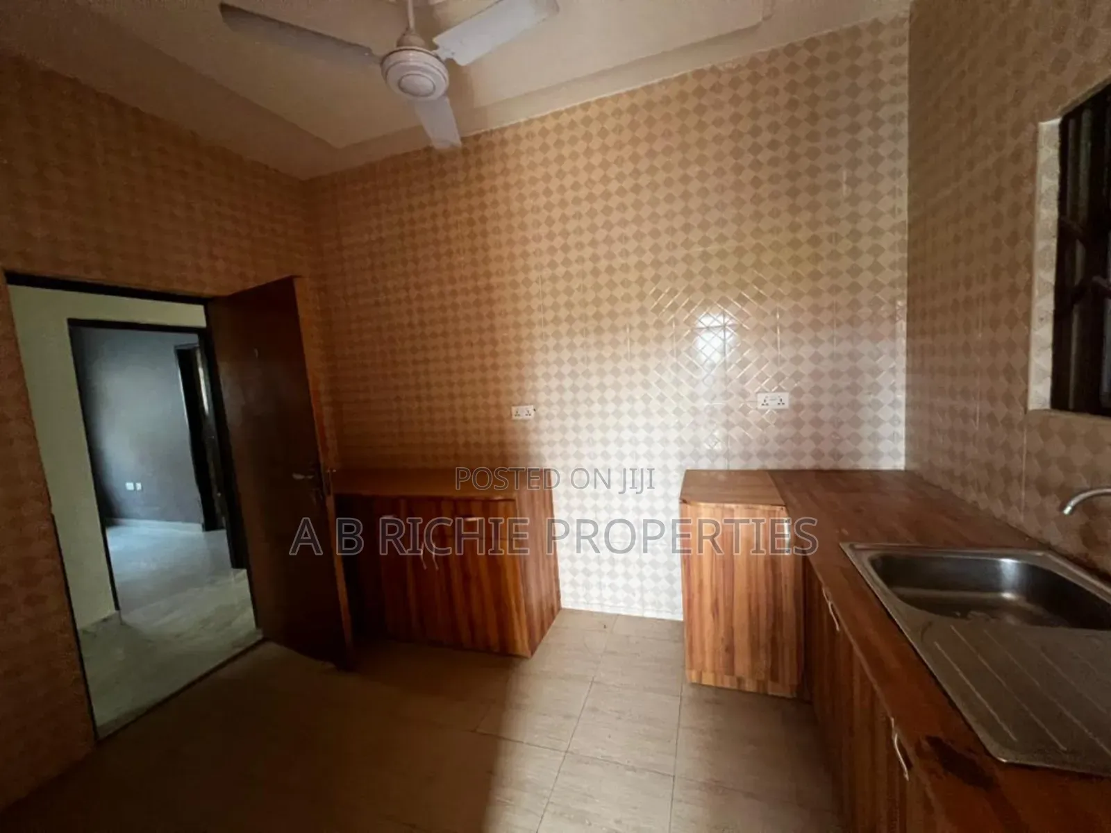 3bdrm Bungalow in Ab Richie Properties, Ashomang Estate for sale