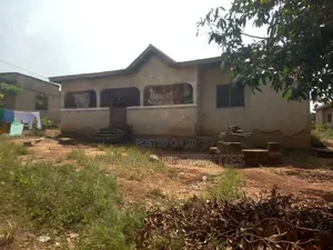 4bdrm House in Kenyasi Adwumam, Kumasi Metropolitan for sale