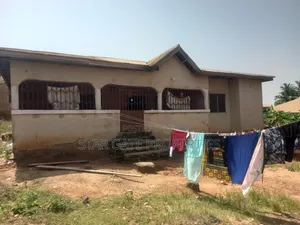 4bdrm House in Kenyasi Adwumam, Kumasi Metropolitan for sale