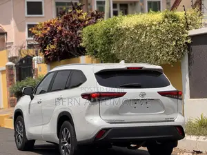 Toyota Highlander XLE AWD 2023 White