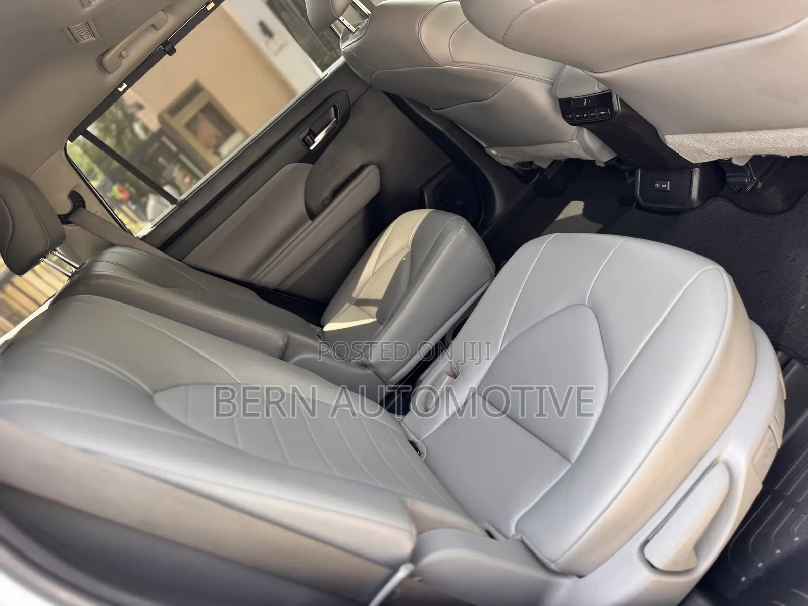 Toyota Highlander XLE AWD 2023 White