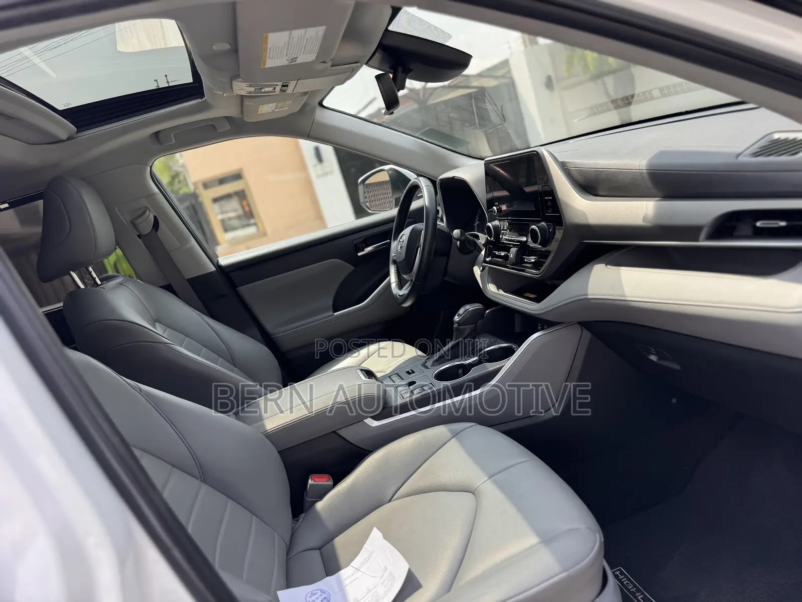 Toyota Highlander XLE AWD 2023 White