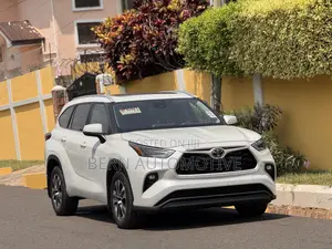Toyota Highlander XLE AWD 2023 White