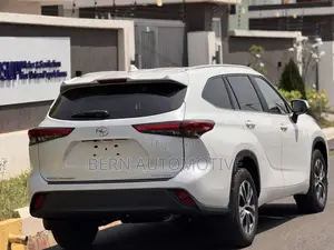 Toyota Highlander XLE AWD 2023 White