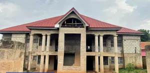 8bdrm House in Kumasi Metropolitan for sale