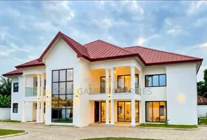 8bdrm House in Kumasi Metropolitan for sale