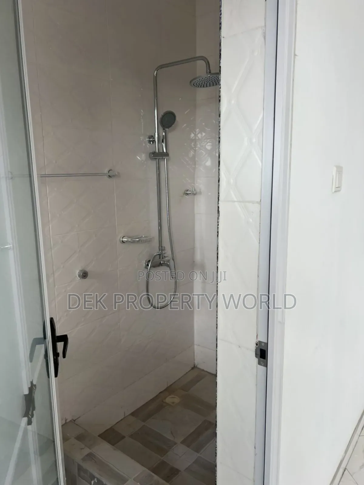 3bdrm Townhouse/Terrace in Ga East Municipal for sale