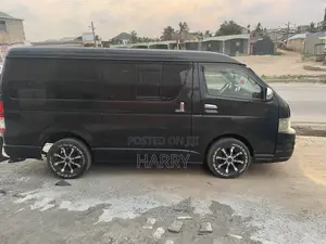 Toyota HiAce 2013 Black