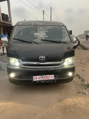 Toyota HiAce 2013 Black