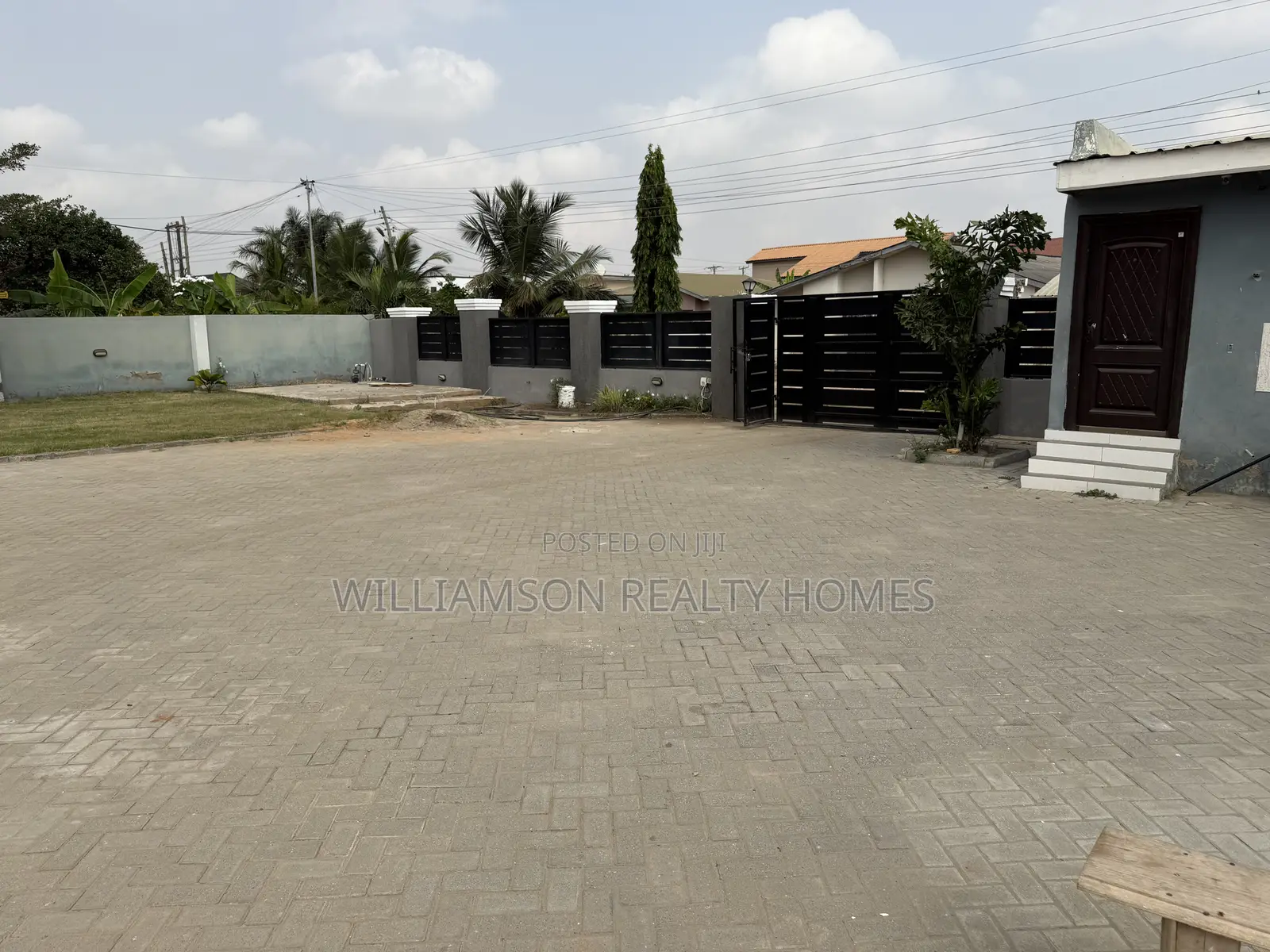 1bdrm Apartment in Community 18 Area, Spintex for rent