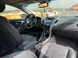 Hyundai Elantra Limited 4dr Sedan (1.8L 4cyl 6A) 2015 Red
