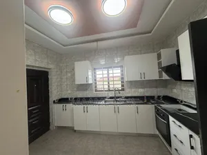 4bdrm House in Sakumono for sale