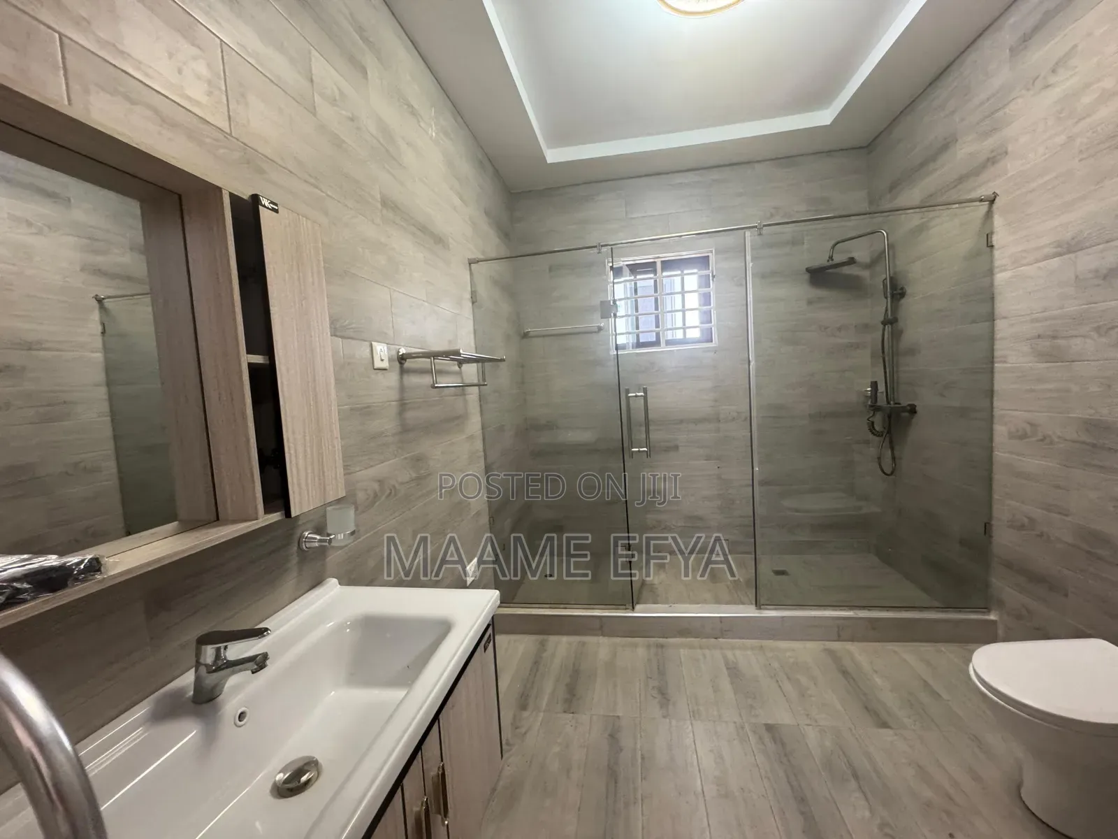 4bdrm House in Sakumono for sale