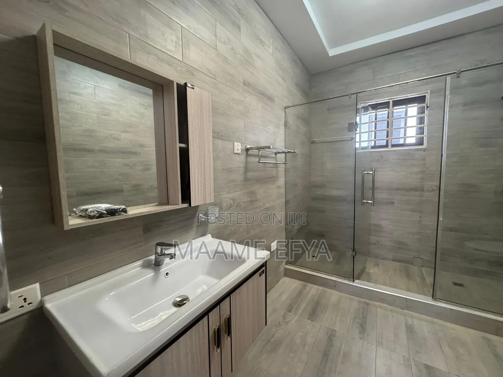 4bdrm House in Sakumono for sale