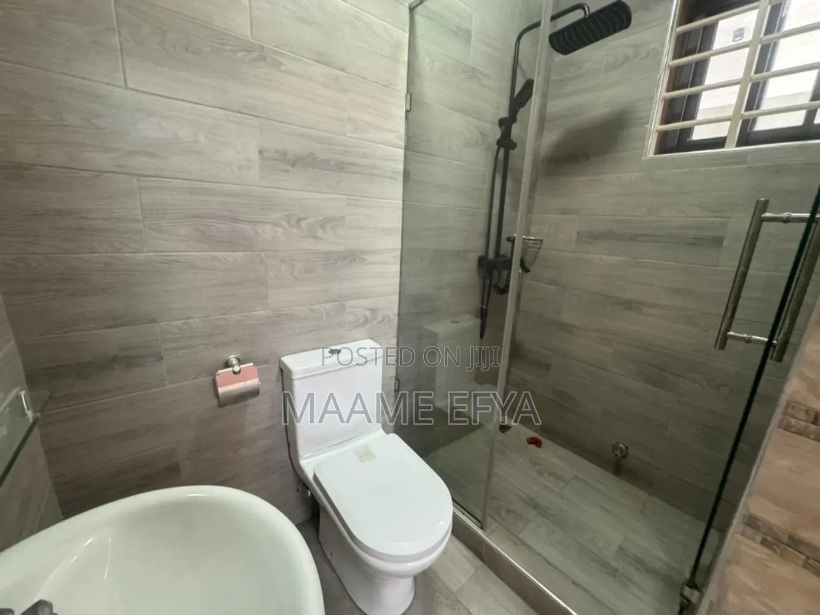 4bdrm House in Sakumono for sale