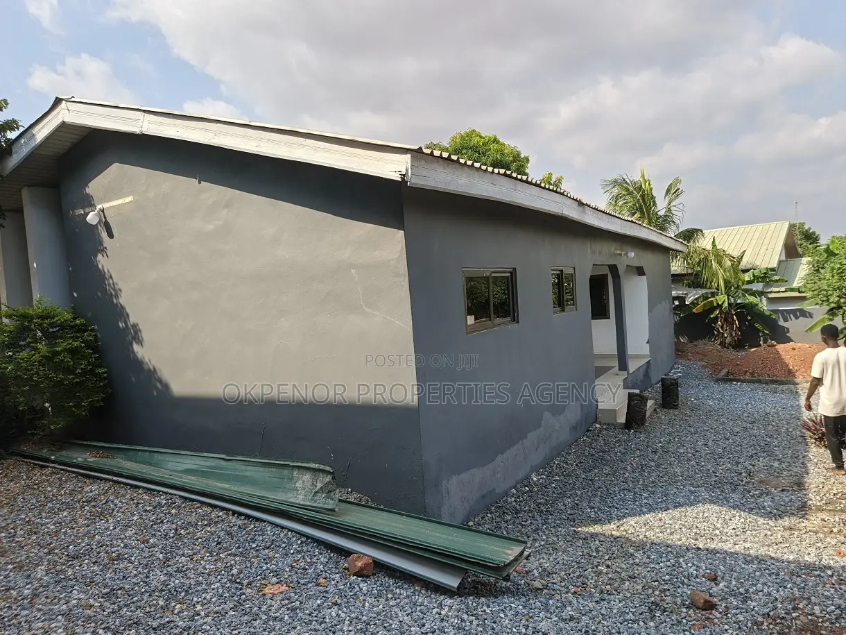8bdrm House in Ofankor, Accra Metropolitan for sale