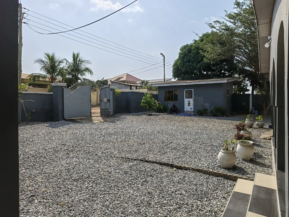 8bdrm House in Ofankor, Accra Metropolitan for sale