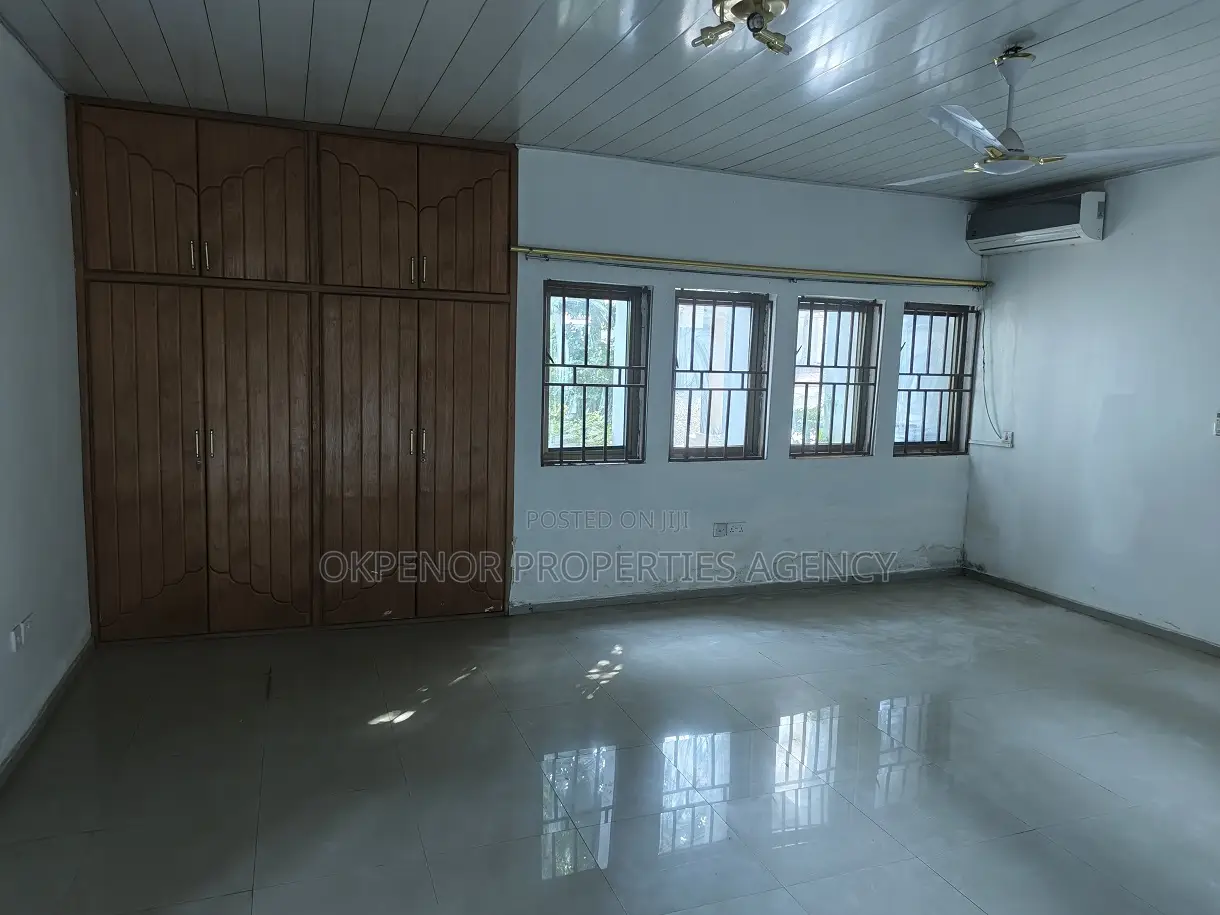 8bdrm House in Ofankor, Accra Metropolitan for sale
