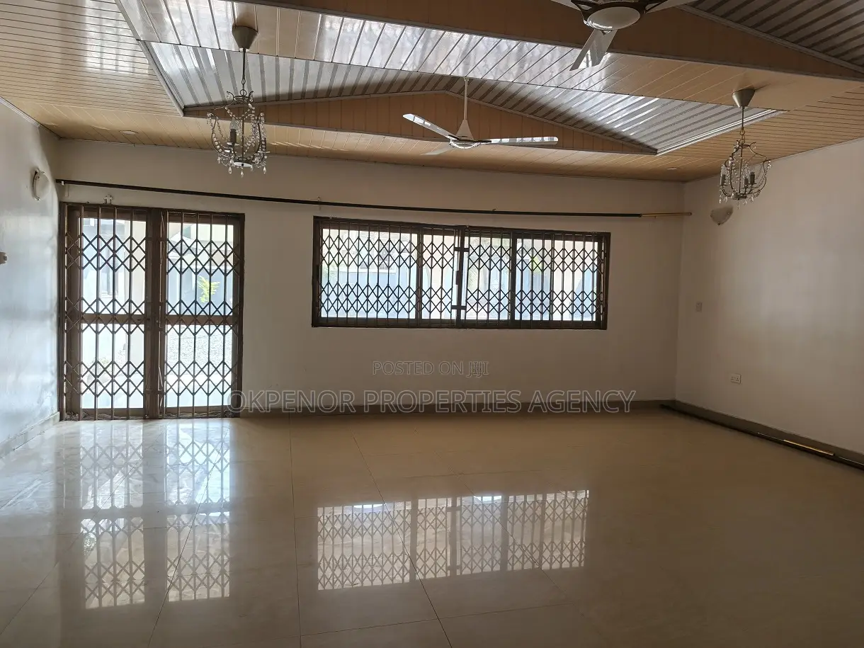 8bdrm House in Ofankor, Accra Metropolitan for sale
