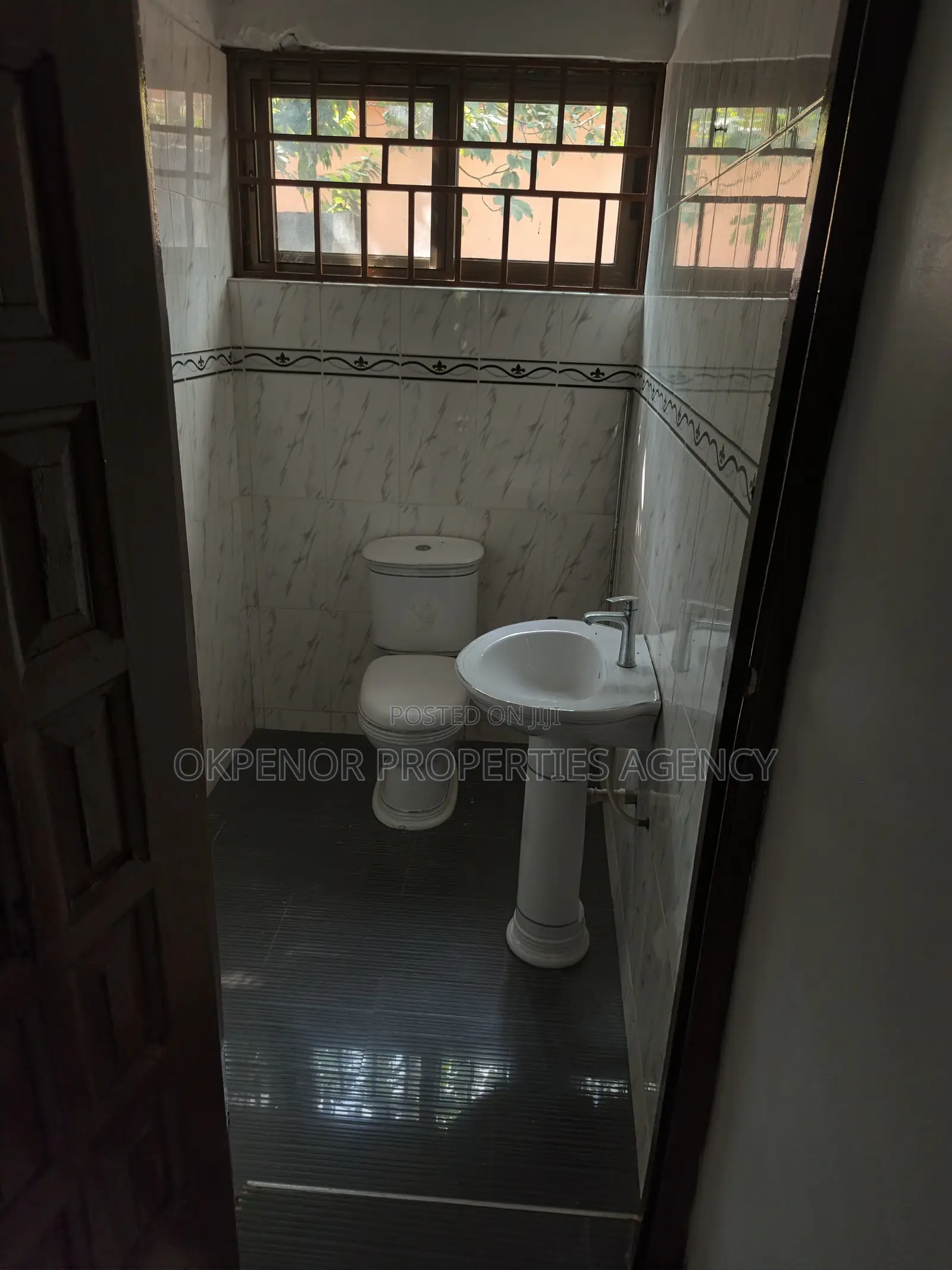 8bdrm House in Ofankor, Accra Metropolitan for sale