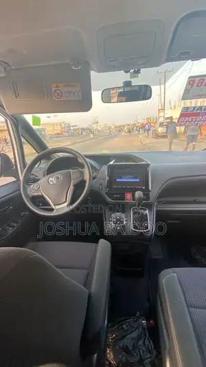 Toyota Voxy 2014 White