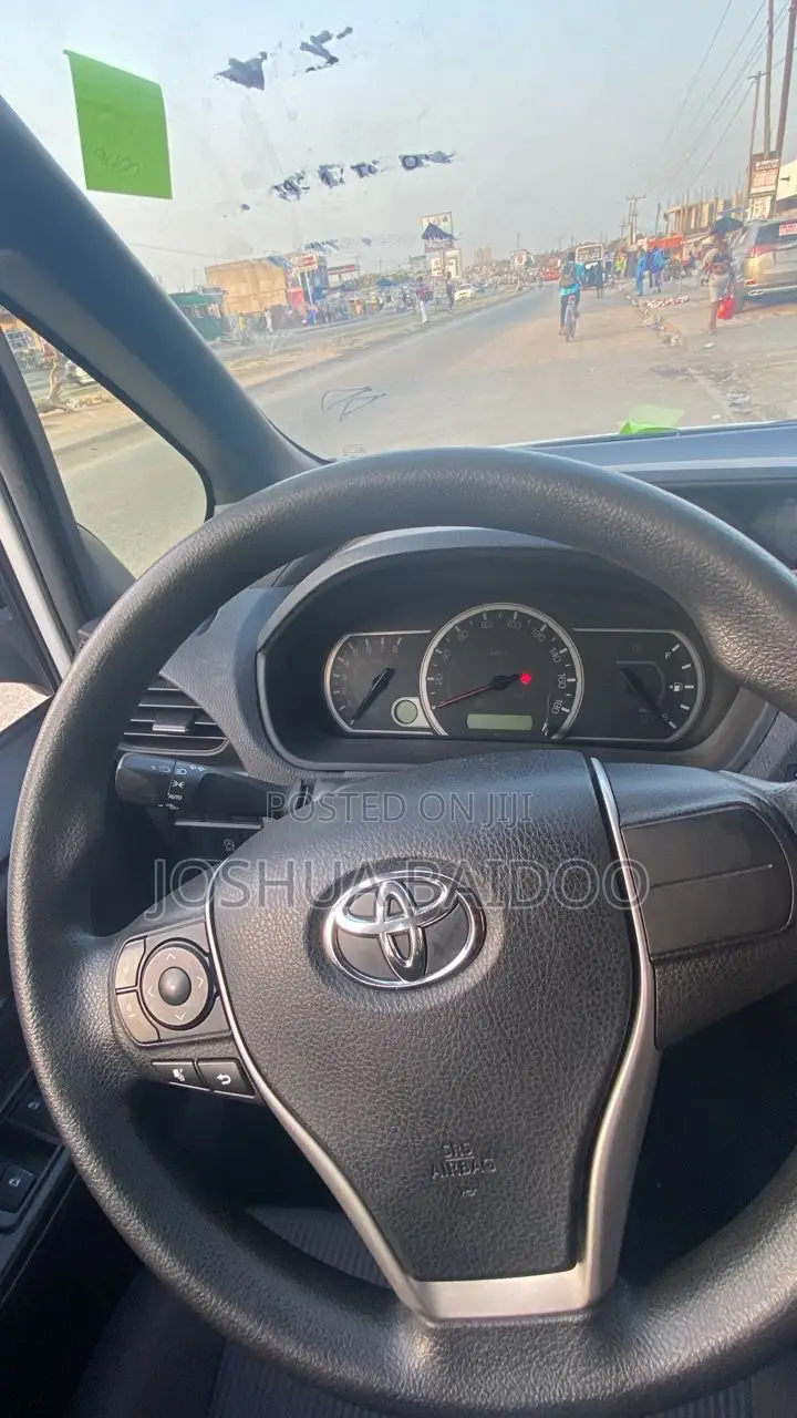 Toyota Voxy 2014 White
