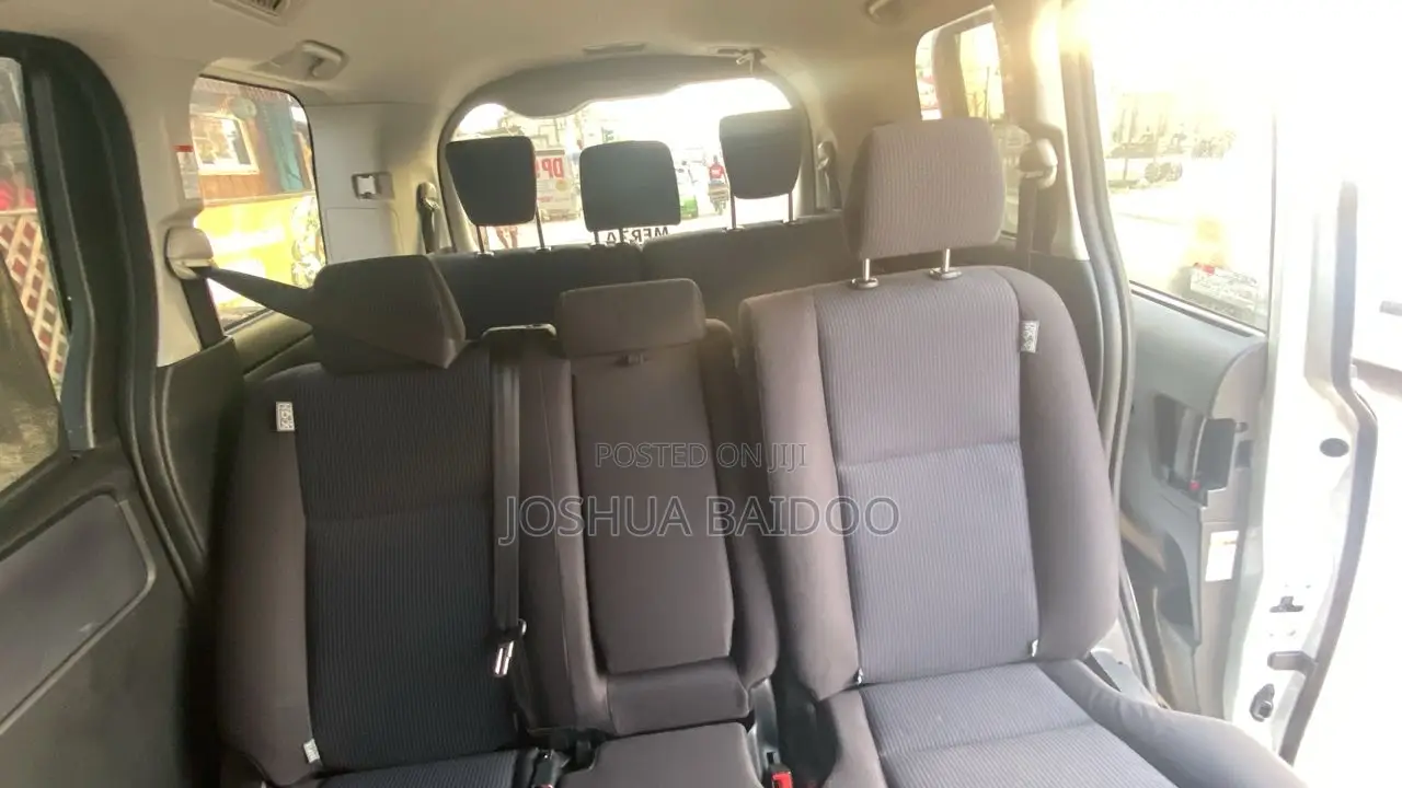 Toyota Voxy 2014 White