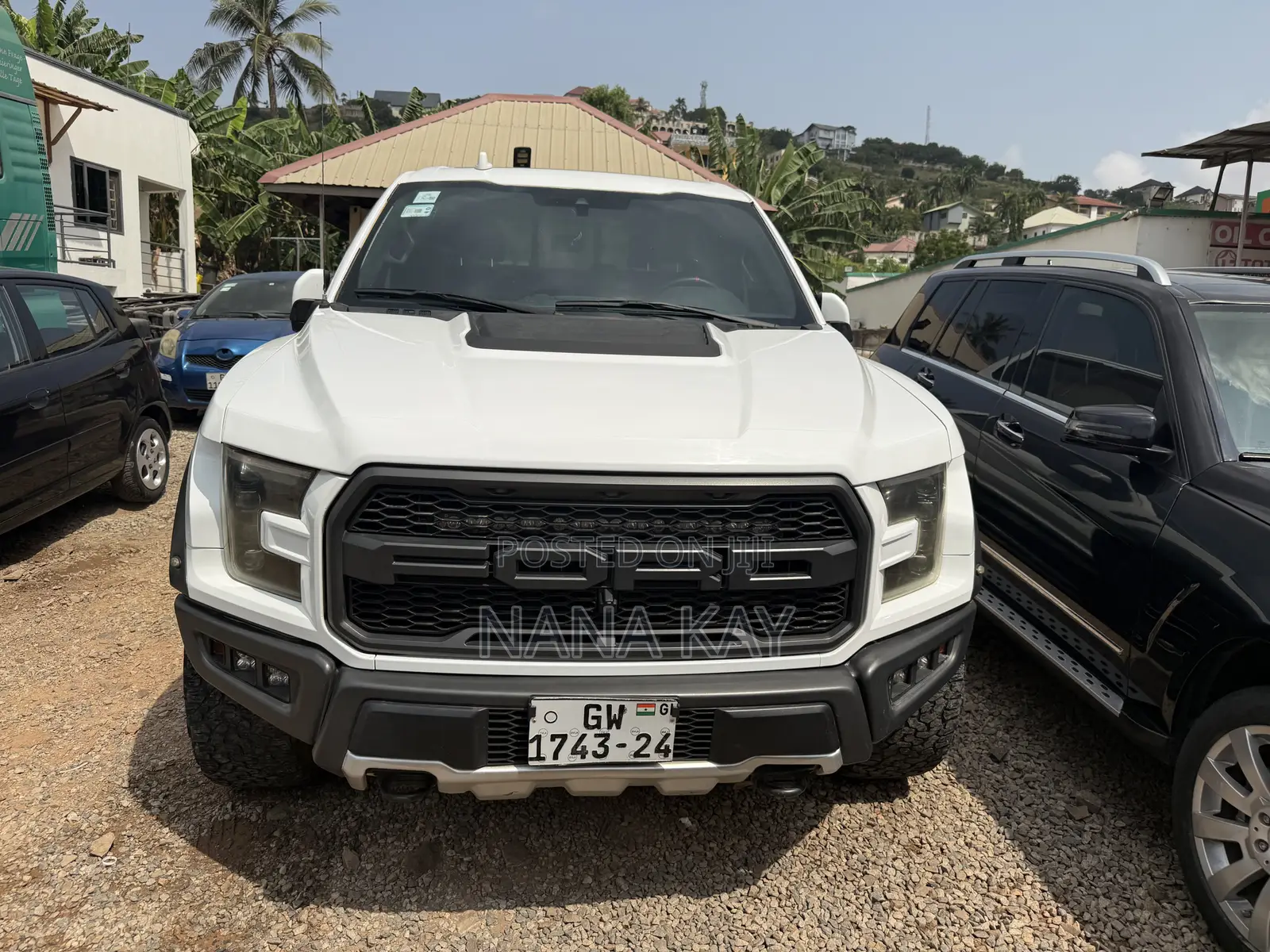 Ford F-150 Raptor 4x4 SuperCrew Cab Styleside 5.5 ft. box 145 in. WB