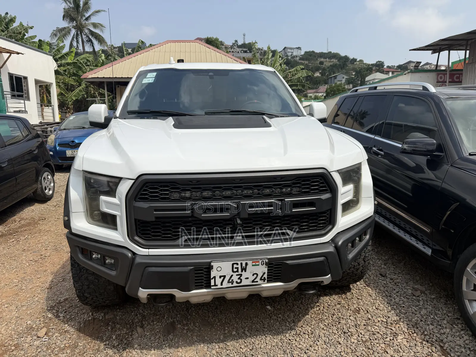 Ford F-150 Raptor 4x4 SuperCrew Cab Styleside 5.5 ft. box 145 in. WB
