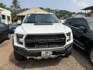 Ford F-150 Raptor 4x4 SuperCrew Cab Styleside 5.5 ft. box 145 in. WB