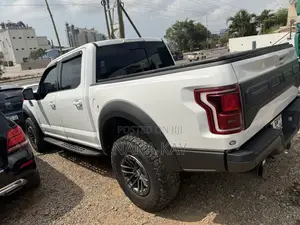 Ford F-150 Raptor 4x4 SuperCrew Cab Styleside 5.5 ft. box 145 in. WB