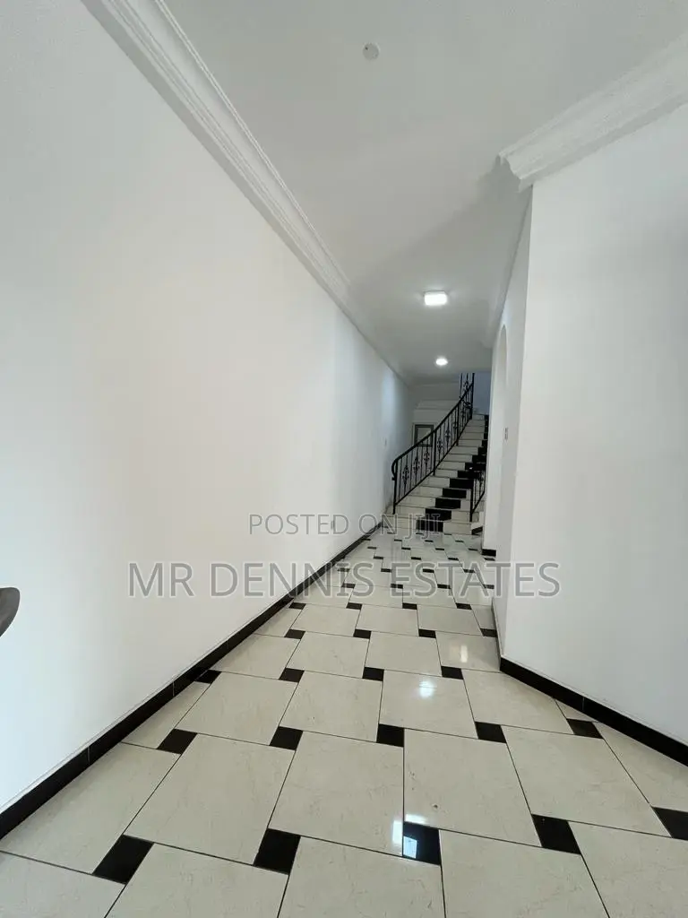 3bdrm House in Airport Residential for rent
