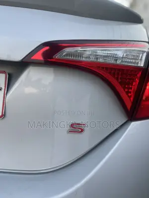 Toyota Corolla SE (1.8L 4cyl 2A) 2018 Silver