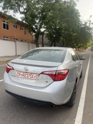 Toyota Corolla SE (1.8L 4cyl 2A) 2018 Silver